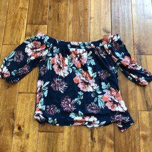 Loveapella medium top